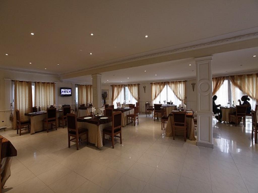 Hotel Palm Beach Пуент-Нуар Екстер'єр фото