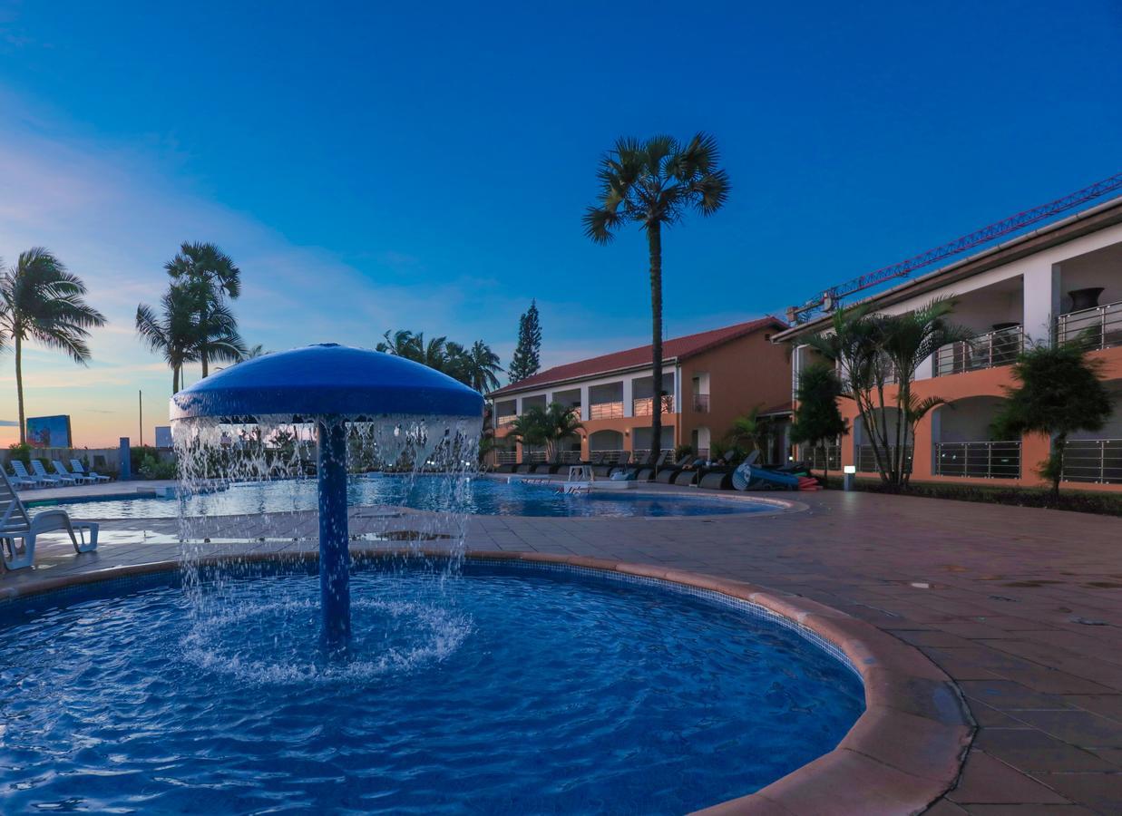 Hotel Palm Beach Пуент-Нуар Екстер'єр фото